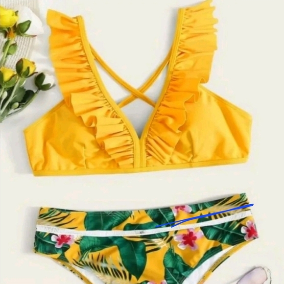Other - NEW Yellow Ruffle Bikini Top with Floral Bottom